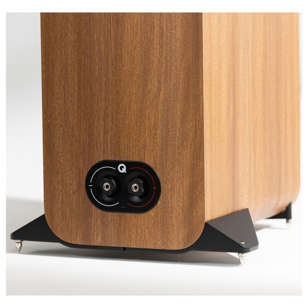 Q Acoustics 3050c Floorstanding Speaker (Pair), Light Oak - Lifestyle Image, rear view connectors