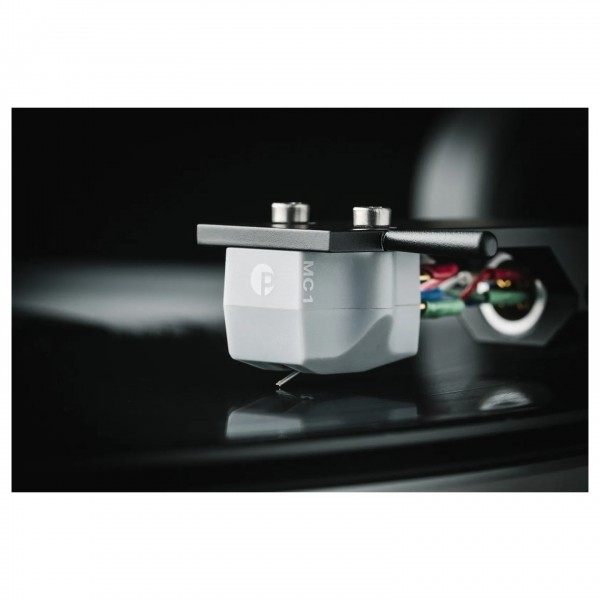 Pro-Ject Pick It MC 1 Moving Coil Cartridge, Grey - Lifestyle Photo, in use on record