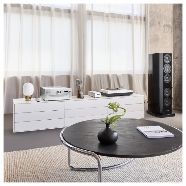 Technics SU-R1000 Reference Class Integrated Amplifier, Silver - lifestyle