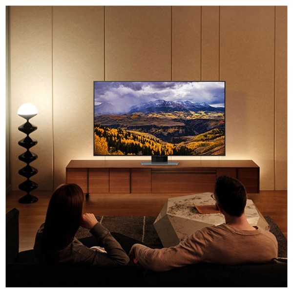 Samsung 50" Q80C Smart TV in living room environment
