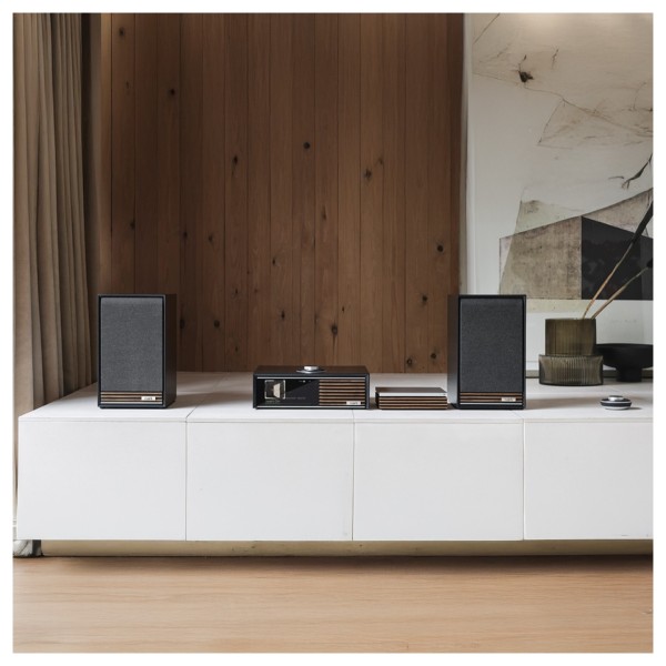 r610 cd100 and sabre lifestyle shot 