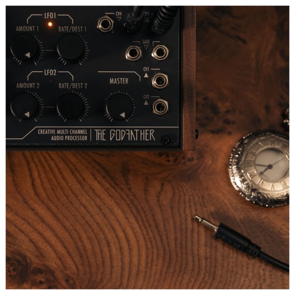 Enjoy Electronics The Godfather Multi Effects Processor - Lifestyle 2