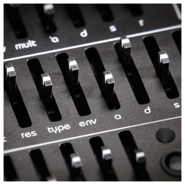 Twisted Electrons TWISTfm Polyphonic Synthesizer - Detail
