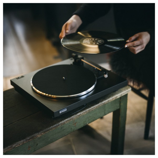 Rekkord F100 Fully Automatic Turntable, Black -main lifestyle 