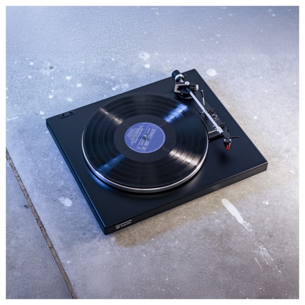 Rekkord F400 Audiophile Fully Automatic Floating Sub-Chassis Turntable, Semi Gloss Black - on stone floor 