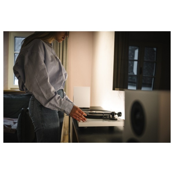 Pro-Ject Colourful Audio System 2, Satin White - Lifestyle Image