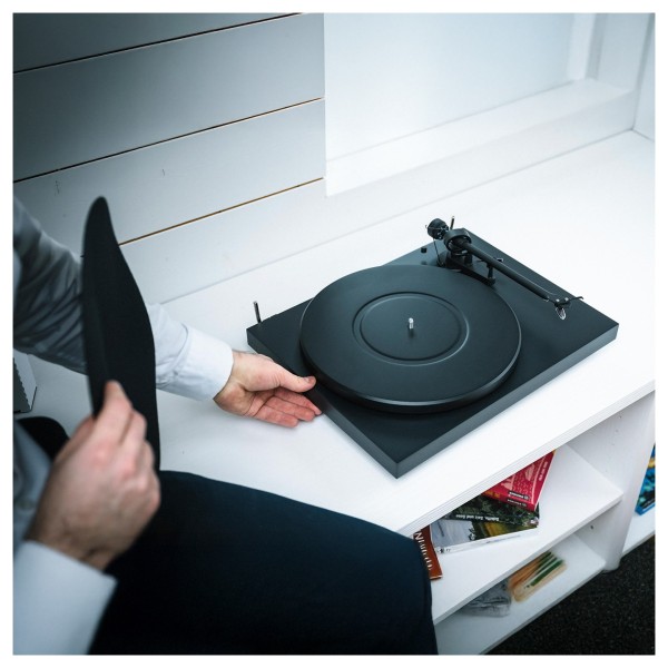 Pro-Ject Colourful Audio System E, Steel Blue Satin - lifestyle 2 