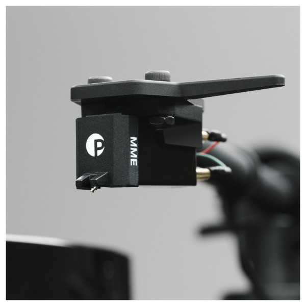 Pro-Ject Pick It MM E Cartridge - Lifestyle Image, attached to tonearm and turntable
