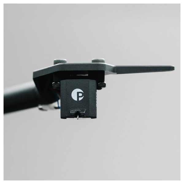 Pro-Ject Pick It MM E Cartridge, Lifestyle Image, mounted to tonearm front-on