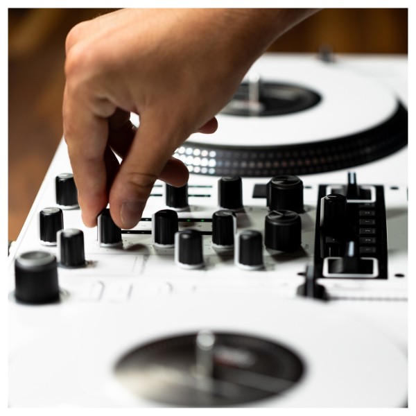Hercules DJ Control Inpulse T7 DJ Controller - Detail 4