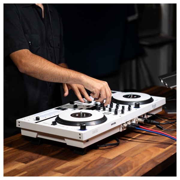 Hercules DJ Control Inpulse T7 - Lifestyle 5