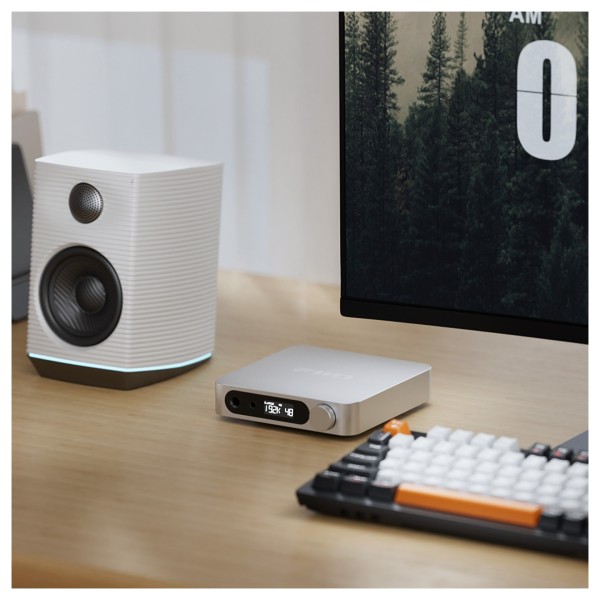 FiiO K11 silver lifestyle