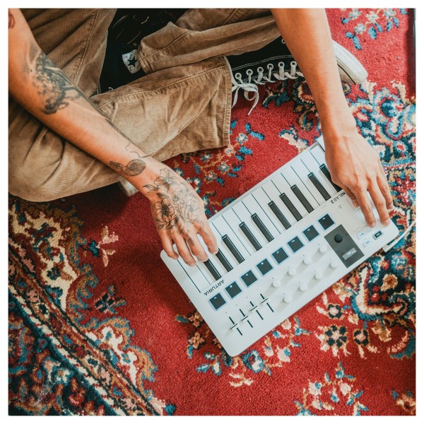 Arturia MiniLab 3 25-Key MIDI Keyboard - Lifestyle 3