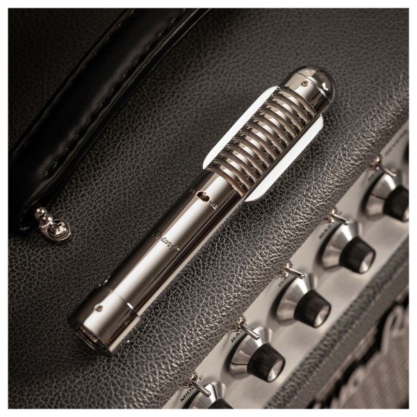 Warm Audio Fen-tone Ribbon Mic - Lifestyle 2