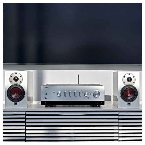 Yamaha R-N800A 100W Network Receiver, Silver - lifsetyle 2 