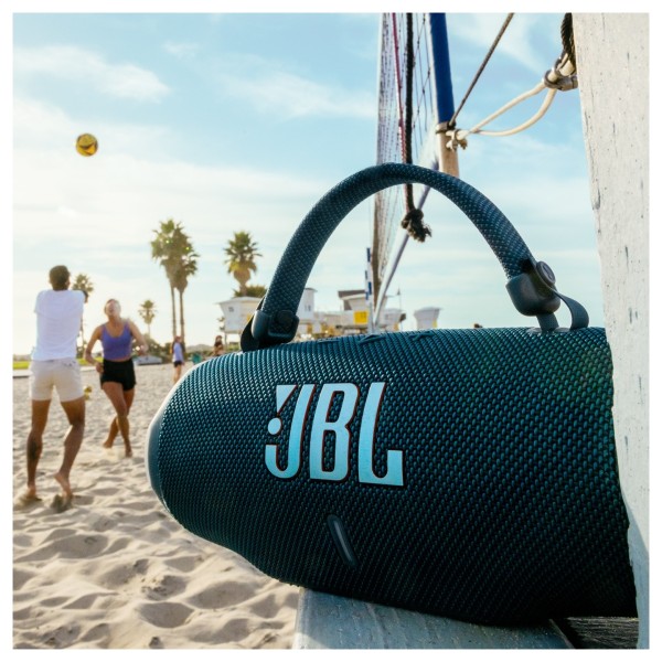 JBL Charge 6 Portable Bluetooth Speaker - Lifestyle Image, Outdoors, up close at beach