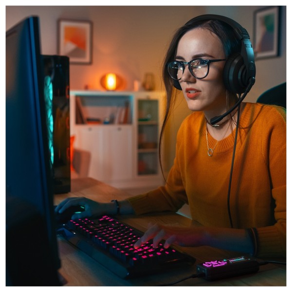 TC Helicon FUSE Gaming Headset Mic Enhancer and Voice FX Lifestyle 3