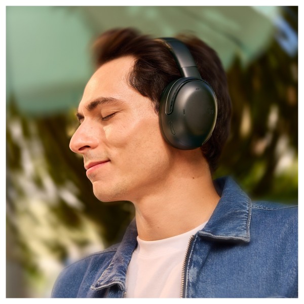 JBL Tour One M3 Wireless Over Ear Headphones, Black - Lifestyle Image, immersed