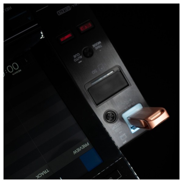 DJ Tech Tools Chroma Drive USB 256GB (Rose Gold) - Lifestyle