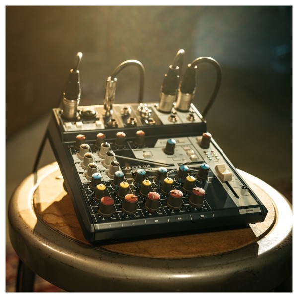 Soundcraft Notepad 8-FX Analog USB Mixer Bar stool