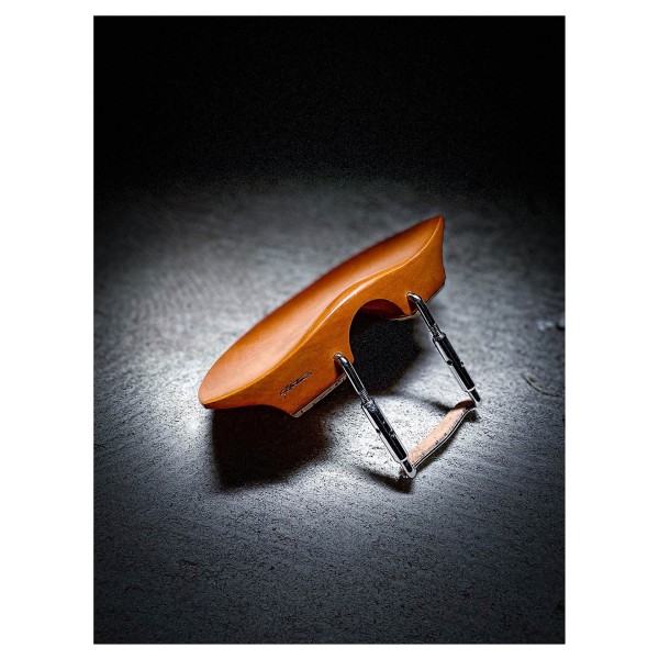 Goetz Old Flesch Style Violin Chinrest, Boxwood - Lifestyle