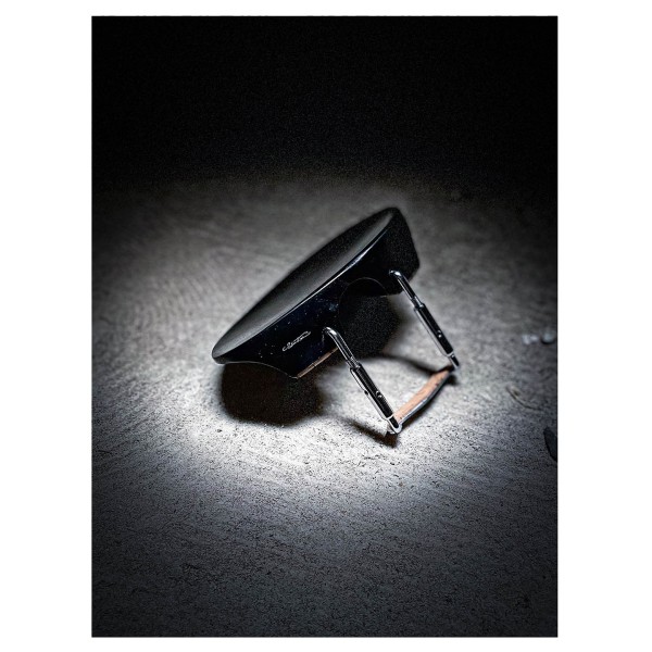 Goetz New Flesch Style Violin Chinrest - Lifestyle