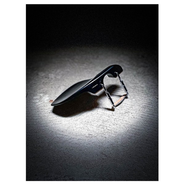 Goetz Guarneri Style Violin Chinrest, Ebony - Lifestyle