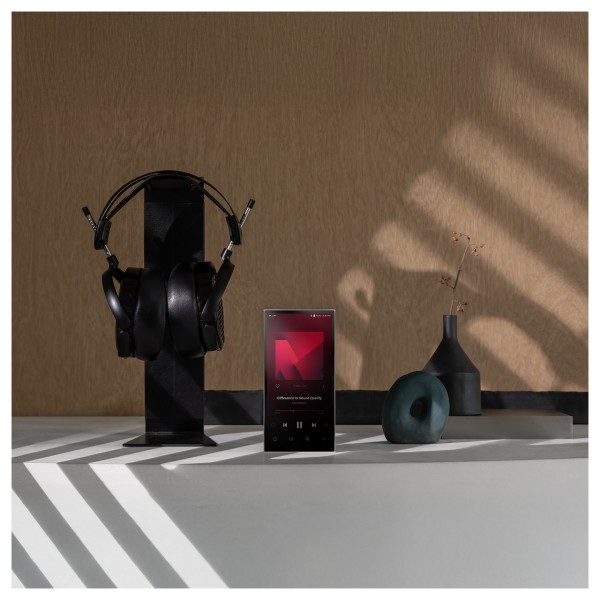 Astell & Kern PD10 Digital Audio Player and Docking Cradle - lifestyle 5