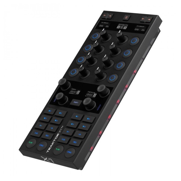 Native Instruments Traktor X1 MK3 - Angled