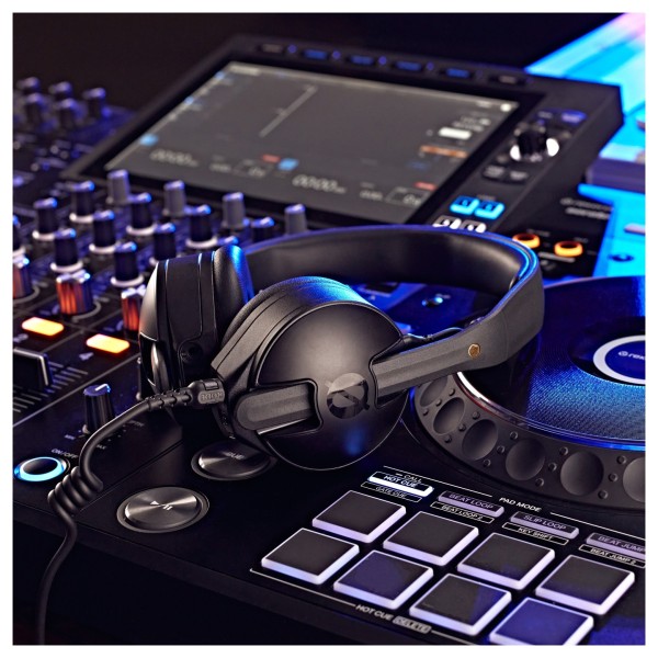 Rode NTH-50 On-Ear Headphones - Lifestyle 3