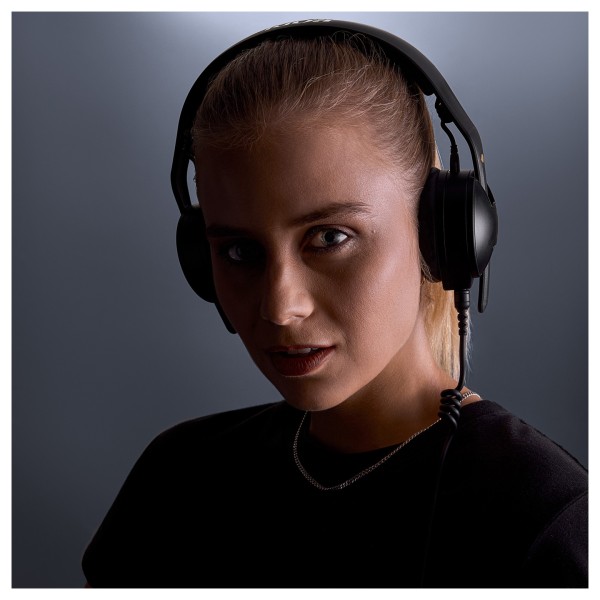 Rode NTH-50 On-Ear Headphones - Lifestyle 5