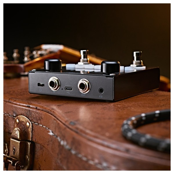 Guitar Amp Simulator & Multi Effects Pedal by Gear4music