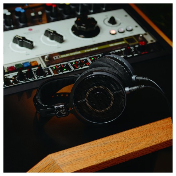 Audio-Technica ATH-R70xa, Lifestyle 3