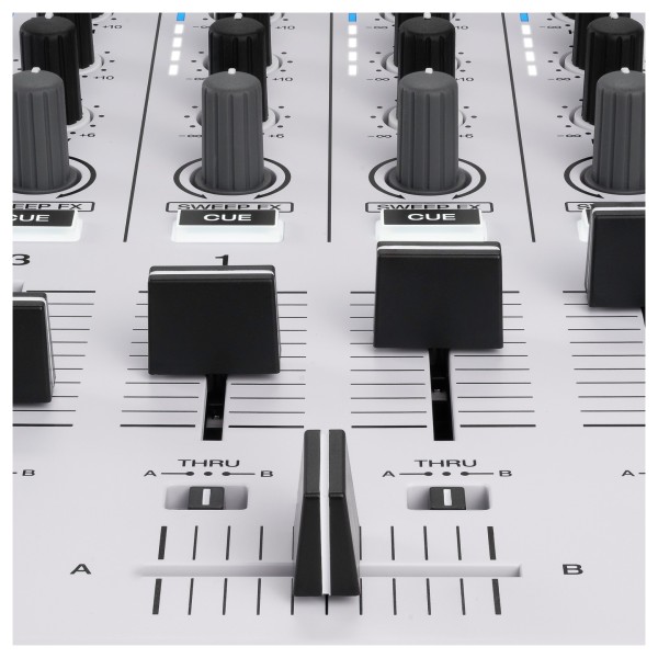 Denon DJ SC Live 4 Standalone DJ Controller, White - Detail 2
