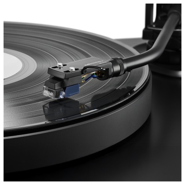 Audio Technica AT-VM520xEB Dual Moving Magnet Stereo Cartridge - lifestyle 
