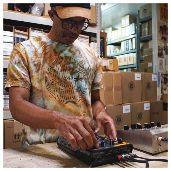 Roland SP-404MKII Stones Throw Limited Edition - Lifestyle