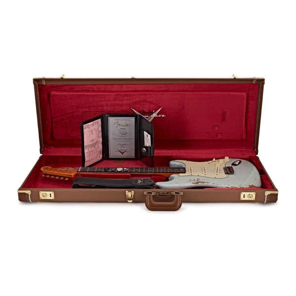 Fender Custom Shop 1960 Stratocaster Heavy Relic, Aged Sonic Blue - case open 
