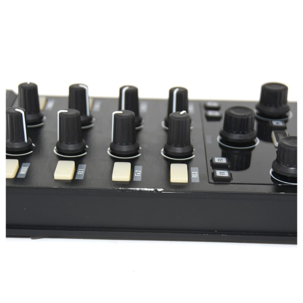 Native Instruments Traktor Kontrol X1 MK2 DJ Controller Native Instruments Traktor Kontrol X1 MK2 DJ Controller