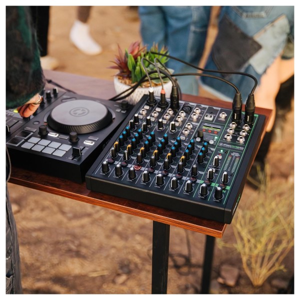 Mackie PROFX10 GO Mixer, Lifestyle 1
