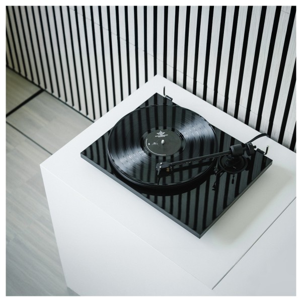 Pro-Ject E1.2 Turntable, Black - plynth 