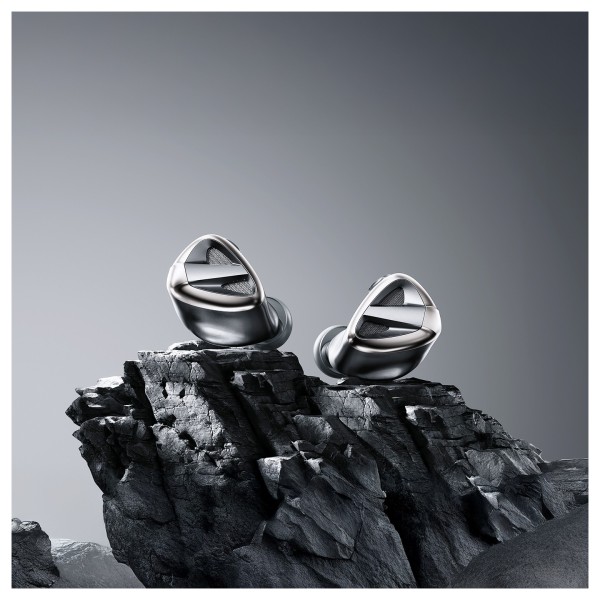 FiiO FH19 Flagship Hybrid IEMs with 2 Dynamic and 6 BA Drivers, Black - lifestyle - 2
