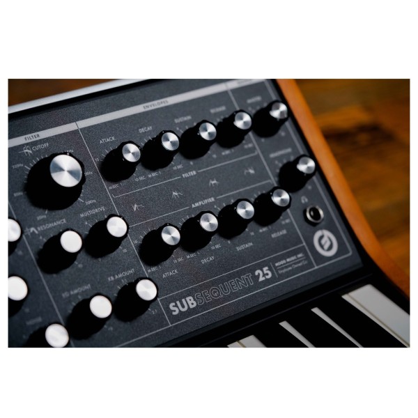 Moog Subsequent 25 Analog Synthesizer - Ex Demo at Gear4music