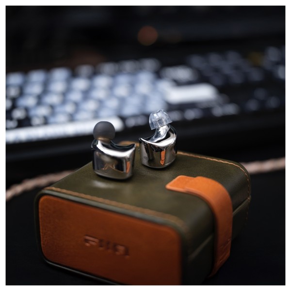 FiiO FX17 1 Dynamic, 4 BA, 8 Electrostatic Driver IEMs - box- 6