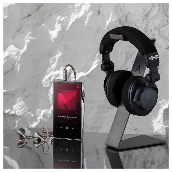 Astell & Kern Luna High End In Ear Monitors - lifestyle - 3