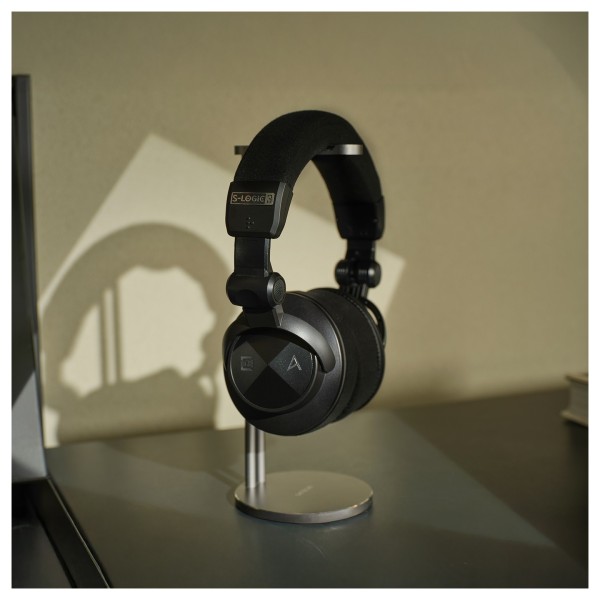 Astell & Kern VIRTUOSO Over Ear Headphones - lifestyle - 2