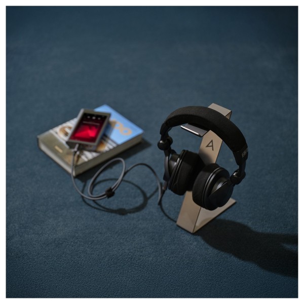 Astell & Kern VIRTUOSO Over Ear Headphones - lifestyle - 6