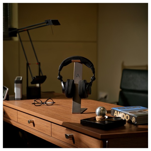 Astell & Kern VIRTUOSO Over Ear Headphones - lifestyle - 10