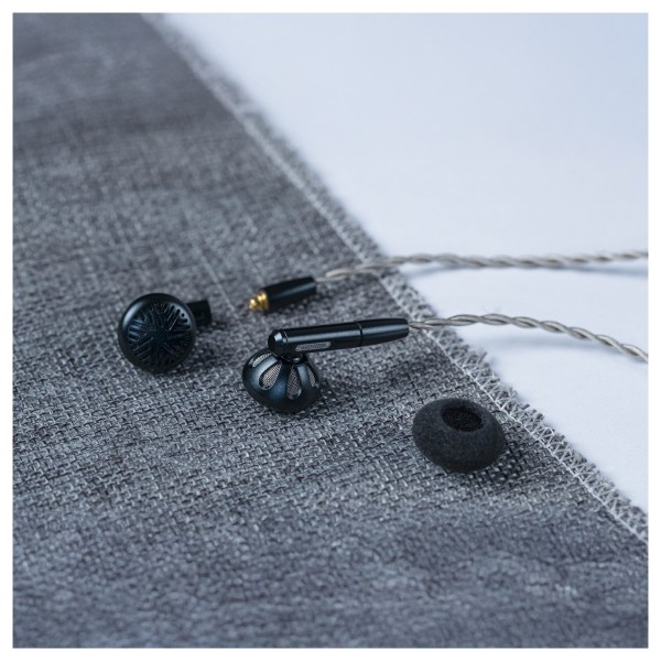 FiiO FF5 Flat-Head Dynamic Driver Earbud, Black - lifestyle - 4
