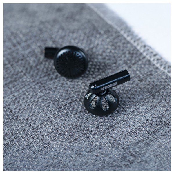 FiiO FF5 Flat-Head Dynamic Driver Earbud, Black - lifestyle - 5