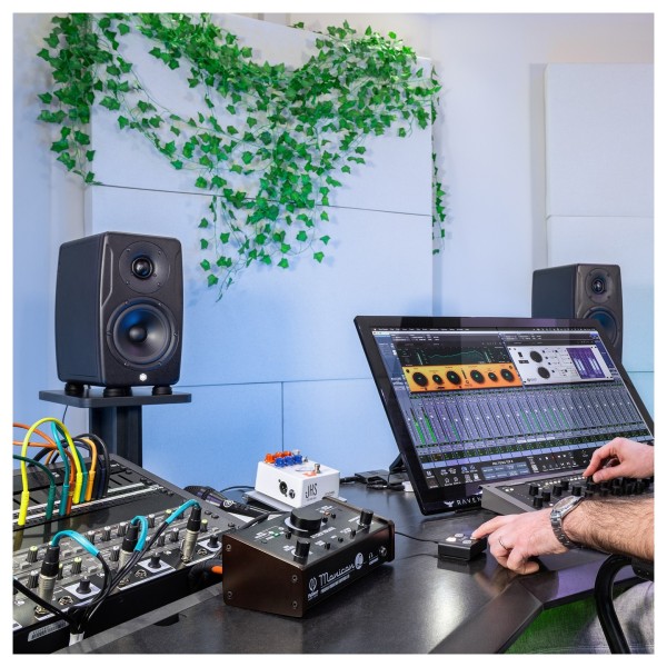 IK Multimedia iLoud Precision 5 MKII Studio Monitor - Lifestyle 2
